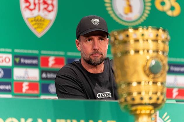 Sebastian Hoeness VfB Stuttgart, Coach during the press conference, GER, Final training and press conference on the day before the DFB Cup final, FC Bayern Muenchen vs VfB Stuttgart, Football, Men, DFB Cup, Final, Season 2025 2026, 22 05 2026 DFL REGULATES PROHIBIT ANY USE OF PHOTOGRAPHS AS IMAGE SEQUENCES AND OR QUASI VIDEO GER, Final training and press conference on the day before the DFB Cup final, FC Bayern Muenchen vs VfB Stuttgart, Football, Men, DFB Cup, Final, Season 2025 2026, 22 05 2026 Berlin Copyright: xEibner-Pressefoto MaxxVincenx EP_MVN