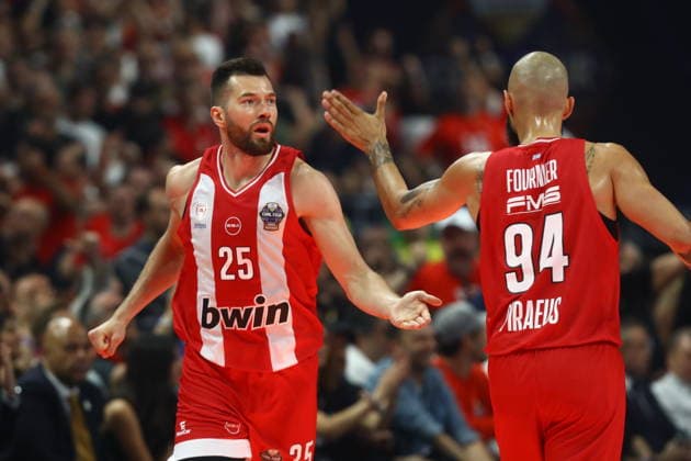Olympiacos Piraeus v Fenerbahce Beko Istanbul Euroleague Final Four Evan Fournier and alec Peters of Olympiacos during the Euroleague match, Final Four Semifinal between Olympiacos Piraeus v Fenerbahce Beko Istanbul played at ATHENS Telekom Center Athens Stadium on May 22nd 2026 in Athens Greece Athens Greece Basketball Copyright: xAgenciaxLOFx