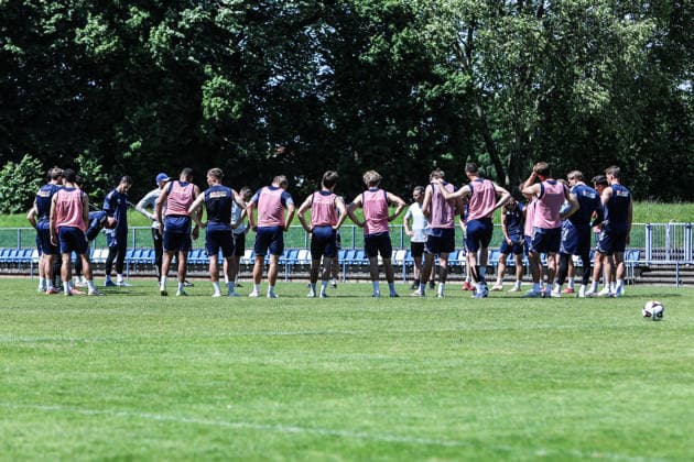 Sport, Football, 3 League Season 2025 2026 Training MSV Duisburg 22 05 2026, Training ground MSV Duisburg Team circle MSV Duisburg Duisburg Duisburg Training ground MSV Duisburg North Rhine-Westphalia Germany