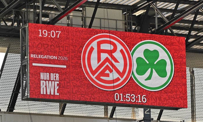 22 05 2026 Soccer season 2025 2026 Relegation 2 Soccer Bundesliga first leg Rot Weiss Essen RWE SpVgg Greuther Fürth Kleeblatt Sportfoto Zink MeZi xmexzix DFL regulations prohibit any use of photographs as image sequences and or quasi video only for editorial use Feature Impression Symbolbild Symbolfoto Anzeigetafel