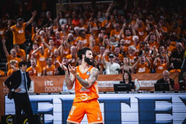1 Basketball Bundesliga, easyCredit BBL, Season 2025 2026, Men, Playoffs, Quarterfinals, Game 3, 22 05 2026, RASTA Vechta ALBA Berlin Tevin Brown 10 RASTA Vechta shows emotions during the game Vechta RASTA Dome Lower Saxony Germany