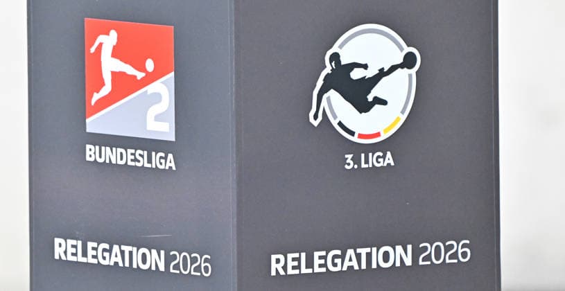 22 05 2026 Soccer season 2025 2026 Relegation 2 Soccer Bundesliga first leg Rot Weiss Essen RWE SpVgg Greuther Fürth Kleeblatt Sportfoto Zink MeZi xmexzix DFL regulations prohibit any use of photographs as image sequences and or quasi video only for editorial use Feature Impression Symbolbild Symbol photo Stele with logos for relegation