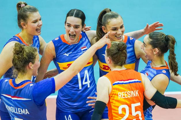 2026-05-22 Netherlands v Ukraine - Four Nations Cup APELDOORN, NETHERLANDS - MAY 22: Nicole Van de Vosse of The Netherlands, Britt Bongaerts of The Netherlands during the Four Nations Cup match between Netherlands and Ukraine at Omnisport on May 22, 2026 in Apeldoorn, Netherlands. Apeldoorn Omnisport Netherlands Content not available for redistribution in The Netherlands directly or indirectly through any third parties. Copyright: xAndrexWeeningx
