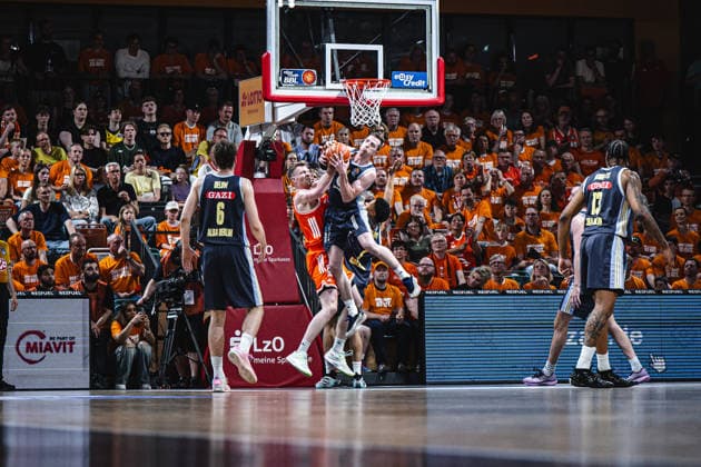 1 Basketball Bundesliga, easyCredit BBL, Season 2025 2026, Men, Playoffs, Quarterfinals, Game 3, 22 05 2026, RASTA Vechta ALBA Berlin Lars Thiemann 21 RASTA Vechta vs Justin Bean 34 ALBA BERLIN Vechta RASTA Dome Lower Saxony Germany