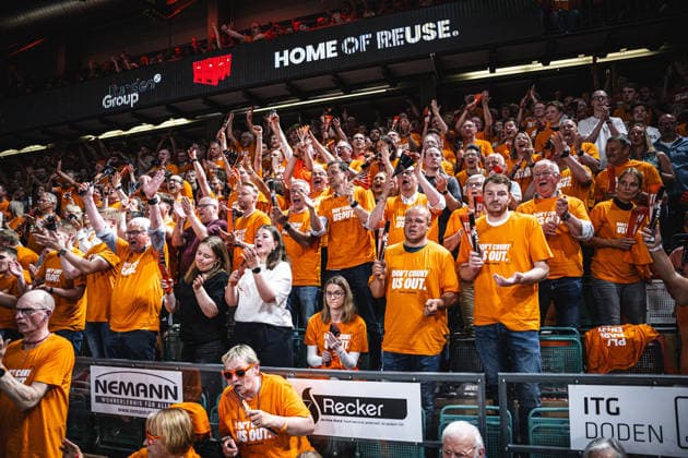 1 Basketball Bundesliga, easyCredit BBL, Season 2025 2026, Men, Playoffs, Quarterfinals, Game 3, 22 05 2026, RASTA Vechta ALBA Berlin The fans of RASTA Vechta show emotions during the game Vechta RASTA Dome Lower Saxony Germany