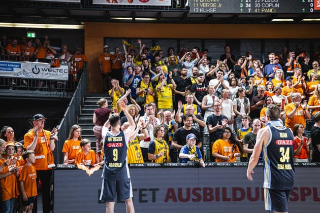 1 Basketball Bundesliga, easyCredit BBL, Season 2025 2026, Men, Playoffs, Quarterfinals, Game 3, 22 05 2026, RASTA Vechta ALBA Berlin The fans of ALBA Berlin after the game Vechta RASTA Dome Lower Saxony Germany