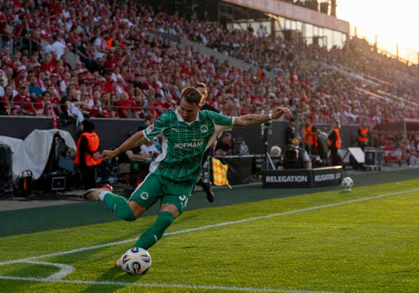 Felix Klaus SpVgg Greuther Fuerth, 30 Rot Weiss Essen SpVgg Greuther Fürth, Football, Relegation to Bundesliga 2, Stadion an der Hafenstraße, Essen DFL regulations prohibit any use of photographs as image sequences and or quasi video Copyright: HMBxMedia xMarcoxBader