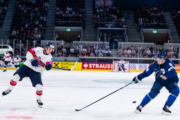 ZURICH, SWITZERLAND - MAY 22: Mikko Lehtonen (Finland, 4) in the battle for the puck with Joshua Waller (Great Britain, 92) during the Preliminary Round - Group A Match 35 between Finland and Great Britain at the IIHF Ice hockey, Eishockey World Championship, WM, Weltmeisterschaft 2026, Swiss Life Arena on May 22, 2026 in Zurich, Switzerland. Zurich Switzerland Copyright: xTimoxSteinx