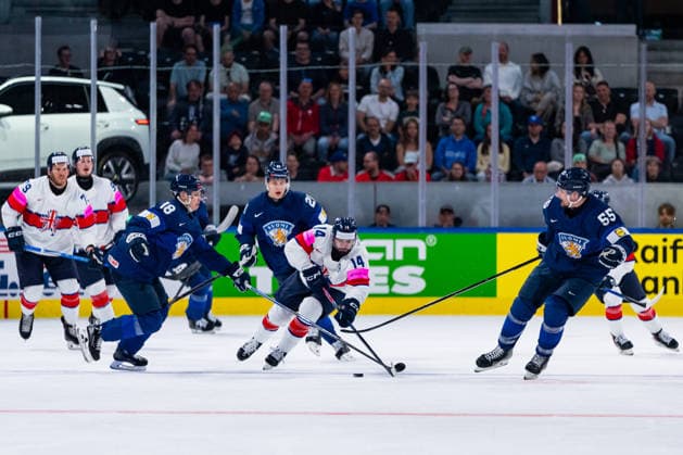 ZURICH, SWITZERLAND - MAY 22: Liam Kirk (Great Britain, 14) trying to away with the puck during the Preliminary Round - Group A Match 35 between Finland and Great Britain at the IIHF Ice hockey, Eishockey World Championship, WM, Weltmeisterschaft 2026, Swiss Life Arena on May 22, 2026 in Zurich, Switzerland. Zurich Switzerland Copyright: xTimoxSteinx