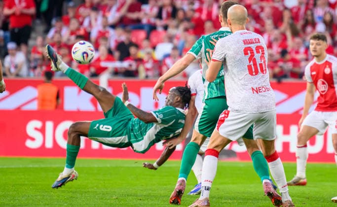 22 05 2026 Soccer season 2025 2026 Relegation 2 Soccer Bundesliga first leg Rot Weiss Essen RWE SpVgg Greuther Fürth Kleeblatt Sportfoto Zink xwoxzix DFL regulations prohibit any use of photographs as image sequences and or quasi video only for editorial use versuch Fallrückzieher Noel Futkeu 9, SpVgg Greuther Fürth