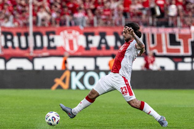 2 Bundesliga, Relegation Rot Weiss Essen SpVgg Greuther Fürth 22 05 2026 Jose Enrique Rios Alonso Rot Weiss Essen, 23 2 Bundesliga, Relegation Rot Weiss Essen SpVgg Greuther Fürth Stadion an der Hafenstraße, Essen 22 05 2026 DFL DFB regulations prohibit any use of photographs as image sequences and or quasi video Copyright: xBEAUTIFULxSPORTS Buriakovx