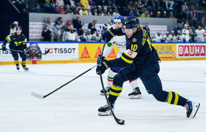 260522 Simon Holmström of Sweden during the 2026 IIHF Ice Hockey World Championship match between Sweden and Italy on May 22, 2026 in Fribourg Photo Jesper Zerman BILDBYRAN kod JZ JZ0726 ishockey ice hockey ishockey vm 2026 vm 2026 iihf world championship sverige sweden italien italy bbeng  Copyright: JESPERxZERMAN BB260522JZ123
