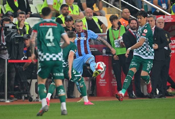 Trabzonspor v TUMOSAN Konyaspor - Turkish Cup Final ANTALYA, TURKIYE - MAY 22: Oleksandr Zubkov (22) of Trabzonspor in action during Turkish Cup final between Trabzonspor and TUMOSAN Konyaspor at Corendon Airlines Park Antalya Stadium in Antalya, Turkiye on May 22, 2026. Hakan Nural Anadolu Antalya Turkey. Editorial use only. Please get in touch for any other usage.  Copyright: x2026xAnadoluxHakanxNuralx