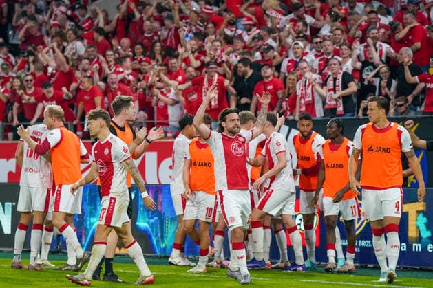 Germany Soccer 2 Bundesliga Relegation 2025 2026 Rot Weiss Essen vs SpVgg Greuther Fürth Stadion an der Hafenstraße Essen Goal and goal celebration to 1 0 by Torben Müsel Torben Muesel Rot Weiss Essen, 26 Joy, emotions, jubilation Copyright: xJOERANxSTEINSIEKx