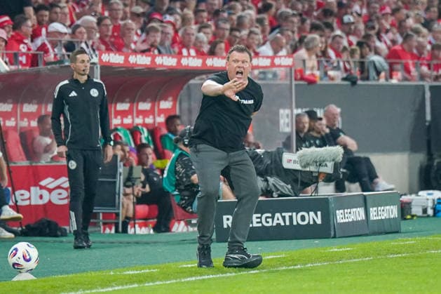 Germany Soccer 2 Bundesliga Relegation 2025 2026 Rot Weiss Essen vs SpVgg Greuther Fürth Stadion an der Hafenstraße Essen Uwe Koschinat coach, Rot Weiss Essen facial expression, facial expression, emotion, gesture, gesture, emotion Copyright: xJOERANxSTEINSIEKx