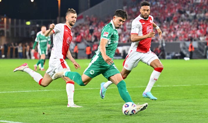 22 05 2026 Soccer season 2025 2026 Relegation 2 Soccer Bundesliga first leg Rot Weiss Essen RWE SpVgg Greuther Fürth Kleeblatt Sportfoto Zink xwoxzix DFL regulations prohibit any use of photographs as image sequences and or quasi video only for editorial use Aaron Keller 16, SpVgg Greuther Fürth