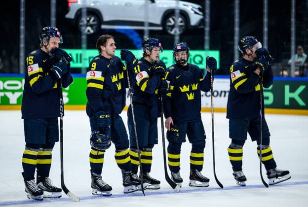 260522 Jack Berglund, Linus Karlsson, Ivar Stenberg, Viggo Björck and Robert Hägg of Sweden after the 2026 IIHF Ice Hockey World Championship match between Sweden and Italy on May 22, 2026 in Fribourg Photo Jesper Zerman BILDBYRAN kod JZ JZ0726 ishockey ice hockey ishockey vm 2026 vm 2026 iihf world championship sverige sweden italien italy bbeng  Copyright: JESPERxZERMAN BB260522JZ134