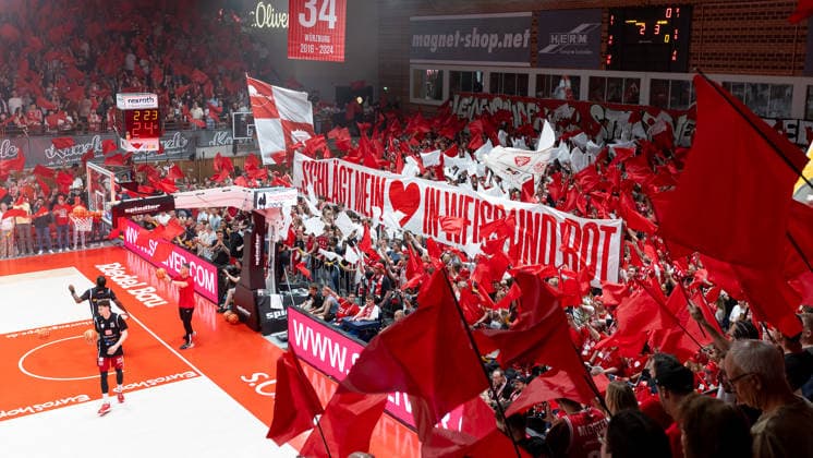 In the picture choreography of the Wuerzburg Baskets fans 22 05 2026, Basketball, Fitness First Wuerzburg Baskets vs Telekom Baskets Bonn, easyCredit BBL Playoffs, 3 Quarterfinals, Germany, 97072, tectake Arena Wuerzburg, Copyright: HMBxMedia xJulienxBecker
