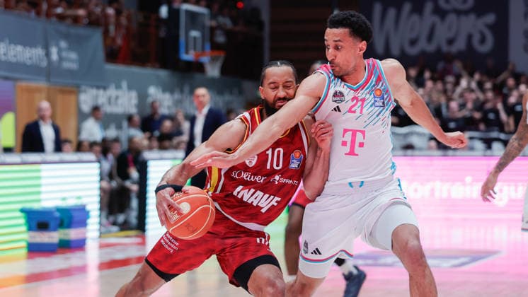 In the picture from left Davion Mintz Wuerzburg Baskets, 10 on the ball against Joel Aminu Telekom Baskets Bonn, 21 22 05 2026, Basketball, Fitness First Wuerzburg Baskets vs Telekom Baskets Bonn, easyCredit BBL Playoffs, 3 Quarterfinals, Germany, 97072, tectake Arena Wuerzburg, Copyright: HMBxMedia xJulienxBecker