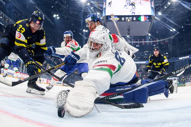 260522 Jakob Silfverberg of Sweden and goaltender Damian Clara of Italy during the 2026 IIHF Ice Hockey World Championship match between Sweden and Italy on May 22, 2026 in Fribourg Photo Jesper Zerman BILDBYRAN kod JZ JZ0726 ishockey ice hockey ishockey vm 2026 vm 2026 iihf world championship sverige sweden italien italy bbeng  Copyright: JESPERxZERMAN BB260522JZ150