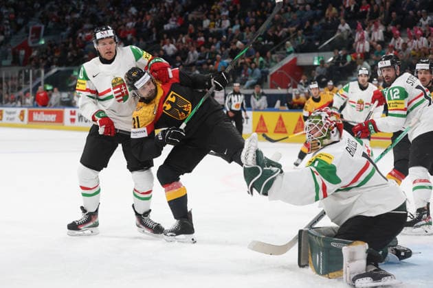 22 05 2026 Swiss Life Arena Zuerich , SWITZERLAND, Mens Ice Hockey IIHF World Championship Zurich 2026 Group A GER HUN Zsombor Garat li,HUN against Nicolas Krammer GER in front of goalie Bence Balzs HUN
