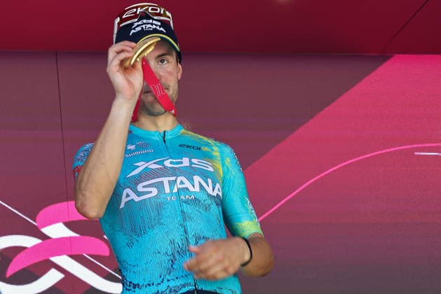 IPA84980332 - 222. BETTIOL Alberto ITA (XDS Astana Team) winner of the 13th stage of the 109th Giro d Italia 2026, Stage 13 from Alessandria to Verbania, on May 22, Verbania, Italy during Stage 13 - Alessandria - Verbania, Giro d Italia race in Verbania, Italy, May 22 2026  Copyright: xValerioxOrigo IPAxSportx xx 84980332