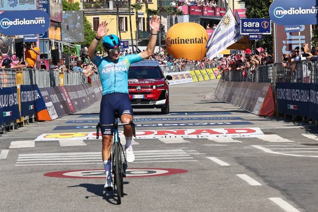 IPA84980337 - 222. BETTIOL Alberto ITA (XDS Astana Team) winner of the 13th stage of the 109th Giro d Italia 2026, Stage 13 from Alessandria to Verbania, on May 22, Verbania, Italy during Stage 13 - Alessandria - Verbania, Giro d Italia race in Verbania, Italy, May 22 2026  Copyright: xValerioxOrigo IPAxSportx xx 84980337