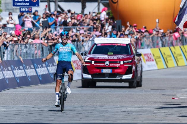 109th Giro d Italia 2026 Stage 13 a 189km stage from Alessandria to Verbania 22 05 2026 Alberto Bettiol of Italy XDS Astana Team celebrates at finish line as stage winner during the 109th Giro d Italia 2026, Stage 13 a 189km stage from Alessandria to Verbania UCIWT on May 22, 2026 in Verbania, Italy Copyright: xBEAUTIFULxSPORTS Carabellix
