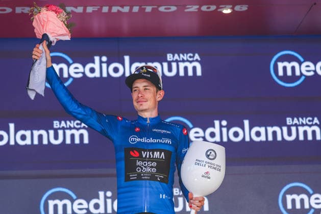 109th Giro d Italia 2026 Stage 13 a 189km stage from Alessandria to Verbania 22 05 2026 Jonas Vingegaard Hansen of Denmark Team Visma Lease A Bike celebrates at podium as Blue Mountain Jersey winner during the 109th Giro d Italia 2026, Stage 13 a 189km stage from Alessandria to Verbania UCIWT on May 22, 2026 in Verbania, Italy Copyright: xBEAUTIFULxSPORTS Carabellix