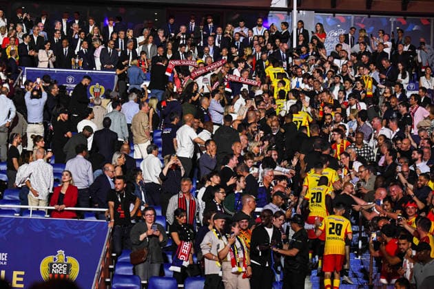 FOOTBALL : RC Lens vs OGC Nice - Coupe de France - Finale - 22 05 2026 Les joueurs du RC Lens montent chercher leurs mÃ dailles et la coupe de France Saint DenisFrance  Copyright: xBaptistexAutissierx