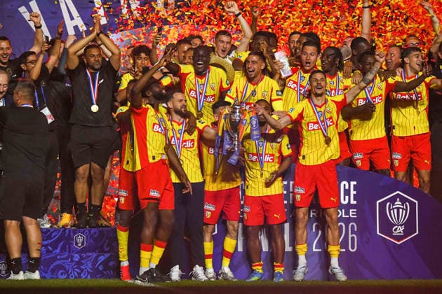 FOOTBALL : RC Lens vs OGC Nice - Coupe de France - Finale - 22 05 2026 Le RC Lens Soulevant le trophÃ e de la Coupe de France Saint DenisFrance  Copyright: xBaptistexAutissierx