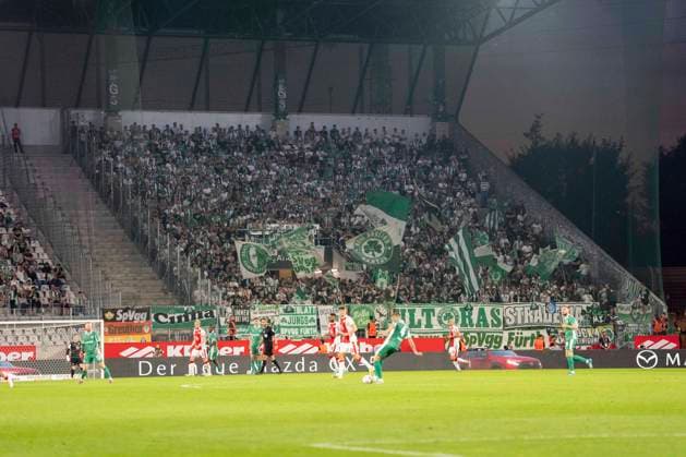 Guest block fans of SpVgg Greuther Fürth Rot Weiss Essen SpVgg Greuther Fürth, Football, Relegation to Bundesliga 2, Stadion an der Hafenstraße, Essen DFL regulations prohibit any use of photographs as image sequences and or quasi video Copyright: HMBxMedia xMarcoxBader