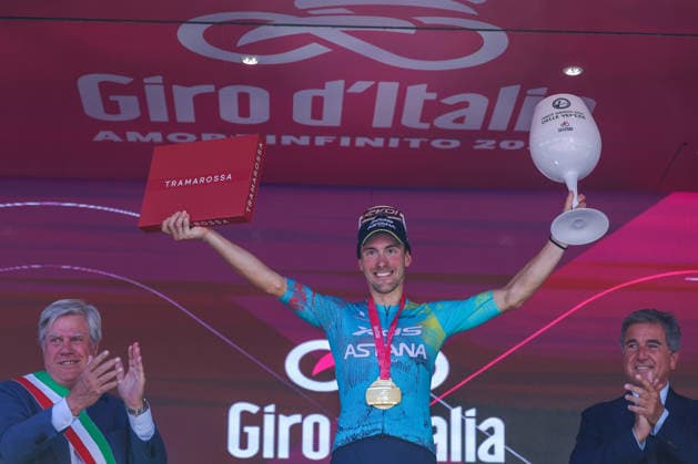 CYCLING - Giro d Italia - Stage 13 - Alessandria - Verbania Photo by IPA ABACAPRESS.COM84981875 - Alberto Bettiol of Italy (XDS Astana Team) celebrates at podium as stage winner during the 109th Giro d Italia 2026, Stage 13 a 189km stage from Alessandria to Verbania UCIWT on May 22, 2026 in Verbania, Italy Verbania Italy  Copyright: xIPAxSport ABACAx