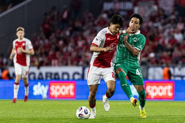 2 Bundesliga, Relegation Rot Weiss Essen SpVgg Greuther Fürth 22 05 2026 Kaito Mizuta Rot Weiss Essen, 24 , Sayfallah Ltaief SpVgg Greuther Fürth, 47 2 Bundesliga, Relegation Rot Weiss Essen SpVgg Greuther Fürth Stadion an der Hafenstraße, Essen 22 05 2026 DFL DFB regulations prohibit any use of photographs as image sequences and or quasi video Copyright: xBEAUTIFULxSPORTS Buriakovx