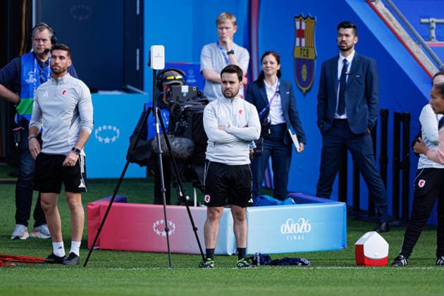 Jonatan Giraldez seen during the OL Lyonnes Official Training Session before UEFA Womens Champions League 2026 final (Maciej Rogowski Ball Raw Images) Oslo Ullevaal Stadion Norway Copyright: xMaciejxRogowskix maciejrogowski_22_05_2026_lyoness-51