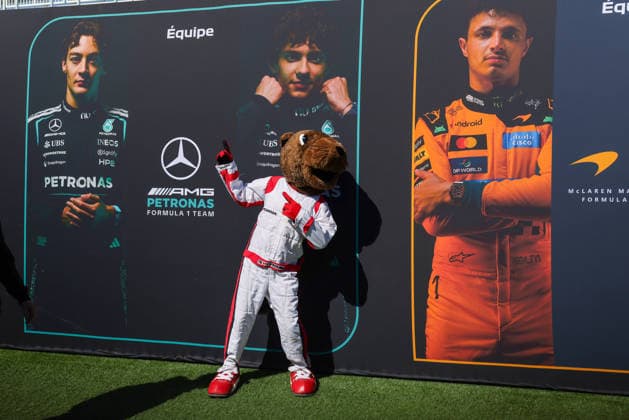 IPA84984074 - Paddock Atmosphere - Canada GP Mascot during the Free Practice of Formula 1 AWS Canadian Grand Prix 2026 at Circuit Gilles Villeneuve in Montreal, Canada. Round 7 of the 2026 FIA Formula One World Championship, WM, Weltmeisterschaft held May 22-24, 2026. The Circuit Gilles Villeneuve on Ile Notre-Dame in Montreal, named after the legendary Ferrari driver, hosts the Sprint format for the seventh round. This event weekend features the F1 Sprint format, with a Sprint Shootout and Sprint Race in addition to the standard qualifying session and Grand Prix. during Formula 1 AWS Canadian Grand Prix 2026 - Round 7 - Circuit Gilles Villeneuve, Formula 1 Championship in , , May 22 2026 Copyright: xStefanoxFacchin xAlessioxDexMarcox xAvens-images.com AvensImages IPAxSportx xx 84984074