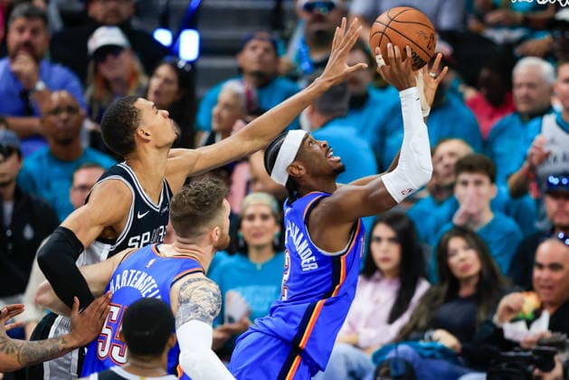NBA, Basketball Herren, USA West Conference Finals Game 3 - Oklahoma City Thunder vs San Antonio Spurs San Antonio Spurs forward Victor Wembanyama (L) blocks a shot by Oklahoma City Thunder guard Shai Gilgeous-Alexander (R) during Game 3 of the NBA Western Conference Finals between the San Antonio Spurs and the Oklahoma City Thunder in San Antonio, USA, 22 May 2026. San Antonio United States  Copyright: xADAMxDAVISx