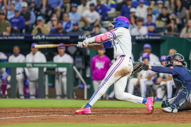 MLB, Baseball Herren, USA 2026: Mariners Vs Royals May 22 MAY 22, 2026: Kansas City Royals third baseman Maikel Garcia (11) hits a single in the 8th inning against the Seattle Mariners at Kauffman Stadium in Kansas City, MO. Roman Puno CSM (Credit Image: Â Roman Puno Cal Media) Kansas City Missouri United States EDITORIAL USE ONLY Copyright: xx ZUMA-20260522_zma_c04_067.jpg RomanxPunox csmphotothree491412