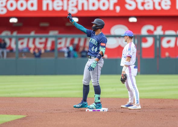 MLB, Baseball Herren, USA 2026: Mariners Vs Royals May 22 MAY 22, 2026: Seattle Mariners center fielder Julio RodroÂ­guez (44) celebrates at second base against the Kansas City Royals at Kauffman Stadium in Kansas City, MO. Roman Puno CSM (Credit Image: Â Roman Puno Cal Media) Kansas City Missouri United States EDITORIAL USE ONLY Copyright: xx ZUMA-20260522_zma_c04_049.jpg RomanxPunox csmphotothree491389