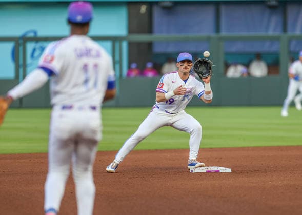 MAY 22, 2026: Kansas City Royals infielder Michael Massey (19) fields a throw to start a double play in the 5th inning against the Seattle Mariners at Kauffman Stadium in Kansas City, MO. CSM Kansas City United States - ZUMAc04_ 20260522_zma_c04_056 Copyright: xRomanxPunox