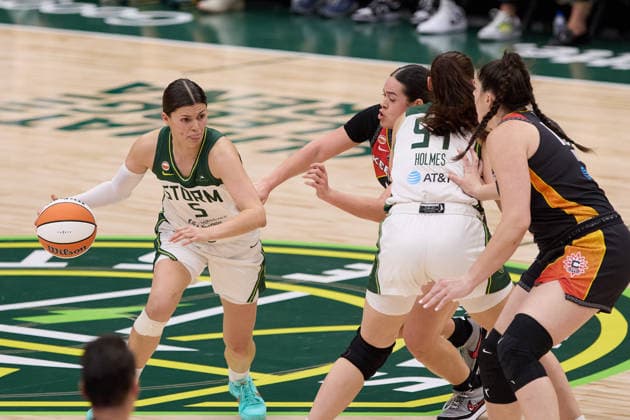 May 22, 2026, Seattle, Washington, USA: Seattle guard JADE MELBOURNE (5) controls the basketball in the third quarter of the WNBA, Basketball Damen, USA match between the Seattle Storm and Connecticut Sun at Climate Pledge Arena in Seattle. WNBA 2026: Seattle 77:59 Connecticut  - ZUMAd218 20260522_zsp_d218_019 Copyright: xRichardxDizonx