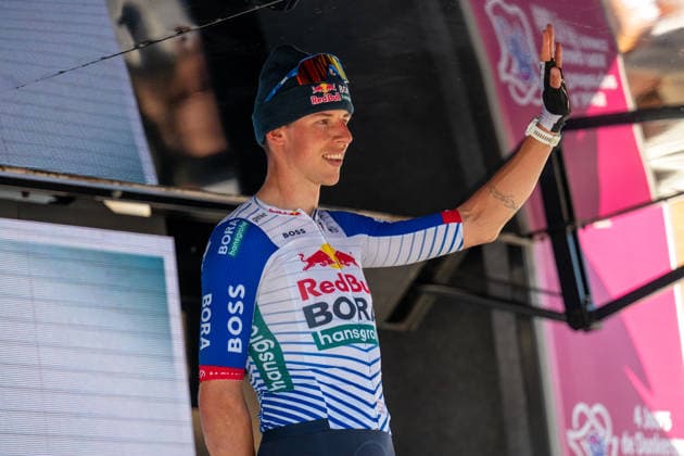 70th 4 Jours de Dunkerque 2026 - Stage 3 New Zealand rider Laurence Pithie of Red Bull-Bora-Hansgrohe stands on the podium after stage 3 of the Quatre Jours De Dunkerque Grand Prix Des Hauts De France cycling race, between La Sentinelle and Wallers Arenberg in the north of France, on May 22, 2026. Wallers Arenberg France  Copyright: xGautierxDemouveauxx originalFilename:demouveaux-notitle260522_npwd3.jpg