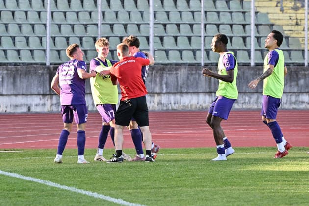 Relegation Regionalliga Bayern TSV Schwaben Augsburg SV Kirchanschöring 22 05 2026 AUGSBURG, GERMANY 22 MAY Cheers from the home side after Mark RADOKI TSV Schwaben Augsburg 19 Goal Goalkeeper Joy Happy during the match between TSV Schwaben Augsburg and SV Kirchanschöring in the second leg of the relegation play-off for the Regionalliga Bayern at the Rosenaustadion Copyright: xBEAUTIFULxSPORTS Goldbergx