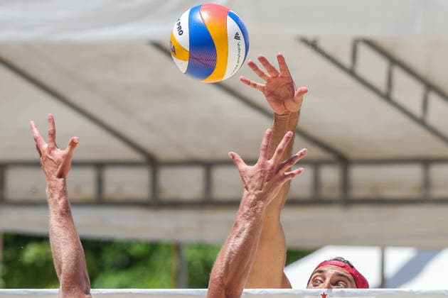 (260523) -- LAGUNA PROVINCE, May 23, 2026 -- Trevor Crabb (R) of the United States competes during the men s round of 16 match between Ardis Bedritis Arturs Rinkevics of Latvia and Trevor Crabb Chase Budinger of the United States at the Volleyball World Beach Pro Tour Challenge in Laguna Province, the Philippines, May 23, 2026. ) (SP)PHILIPPINES-LAGUNA PROVINCE-VOLLEYBALL-WORLD BEACH PRO TOUR CHALLENGE RouellexUmali 