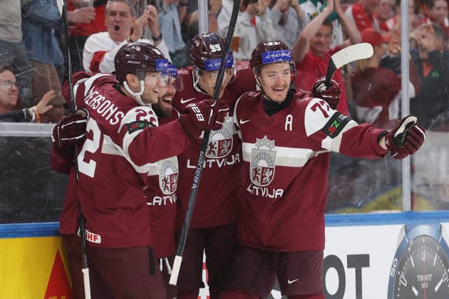 23 05 2026 Swiss Life Arena Zurich , SWITZERLAND, Mens Ice Hockey IIHF World Championship Zurich 2026 Group A LAT USA Goal celebration vl Toms Andersons, Haralds Egle, Roberts Mamcics and Kristaps Zile LAT after the goal to 1 0