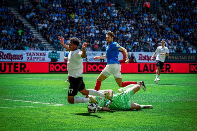 Germany Soccer bfv Rothaus Pokal 2025 2026 , Final VfR Mannheim vs SV Waldhof Mannheim Carl Benz Stadion Mannheim Samuel Abifade SV Waldhof Mannheim, 17 , David Nreca Bisinger VfR Mannheim, 1 Copyright: xBennetxLongx