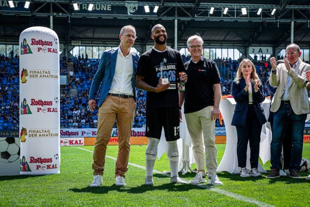 Germany Football bfv Rothaus Pokal 2025 2026 , Final VfR Mannheim vs SV Waldhof Mannheim Carl Benz Stadion Mannheim Terrence Boyd SV Waldhof Mannheim, 13 Award ceremony, joy, player of the match Copyright: xBennetxLongx