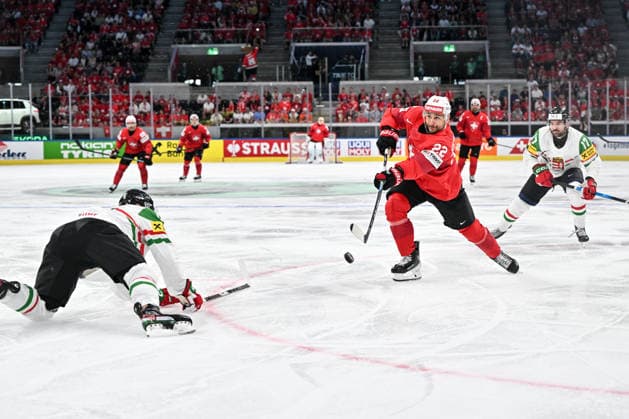 ZURICH, SWITZERLAND MAY 23 Nino Niederreiter of Switzerland takes a shot during the 2026 IIHF Ice Hockey World Championship Switzerland game between Switzerland and Hungary at Swiss Life Arena on May 23, 2026 in Zurich, Zurich Zurich Swiss Life Arena Zurich Switzerland Copyright: xJustPictures.ch AndreaxBrancax jp-en-EuSpIm-JP7_ANB_Sui_Hung_23052026_2670