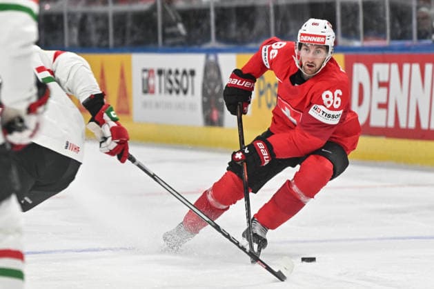 ZURICH, SWITZERLAND MAY 23 Janis Moser of Switzerland in action during the 2026 IIHF Ice Hockey World Championship Switzerland game between Switzerland and Hungary at Swiss Life Arena on May 23, 2026 in Zurich, Zurich Zurich Swiss Life Arena Zurich Switzerland Copyright: xJustPictures.ch AndreaxBrancax jp-en-EuSpIm-JP7_ANB_Sui_Hung_23052026_2800