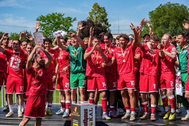 SBFV Rothaus Pokal, Bahlinger SC vs FC 08 Villingen, 23 05 2026 The Bahlinger team celebrating with the trophy after the match SBFV Rothaus Pokal, Bahlinger SC vs FC 08 Villingen, Karl Heitz Stadion Offenburg, 23 05 2026 Copyright: xBEAUTIFULxSPORTS Boscox